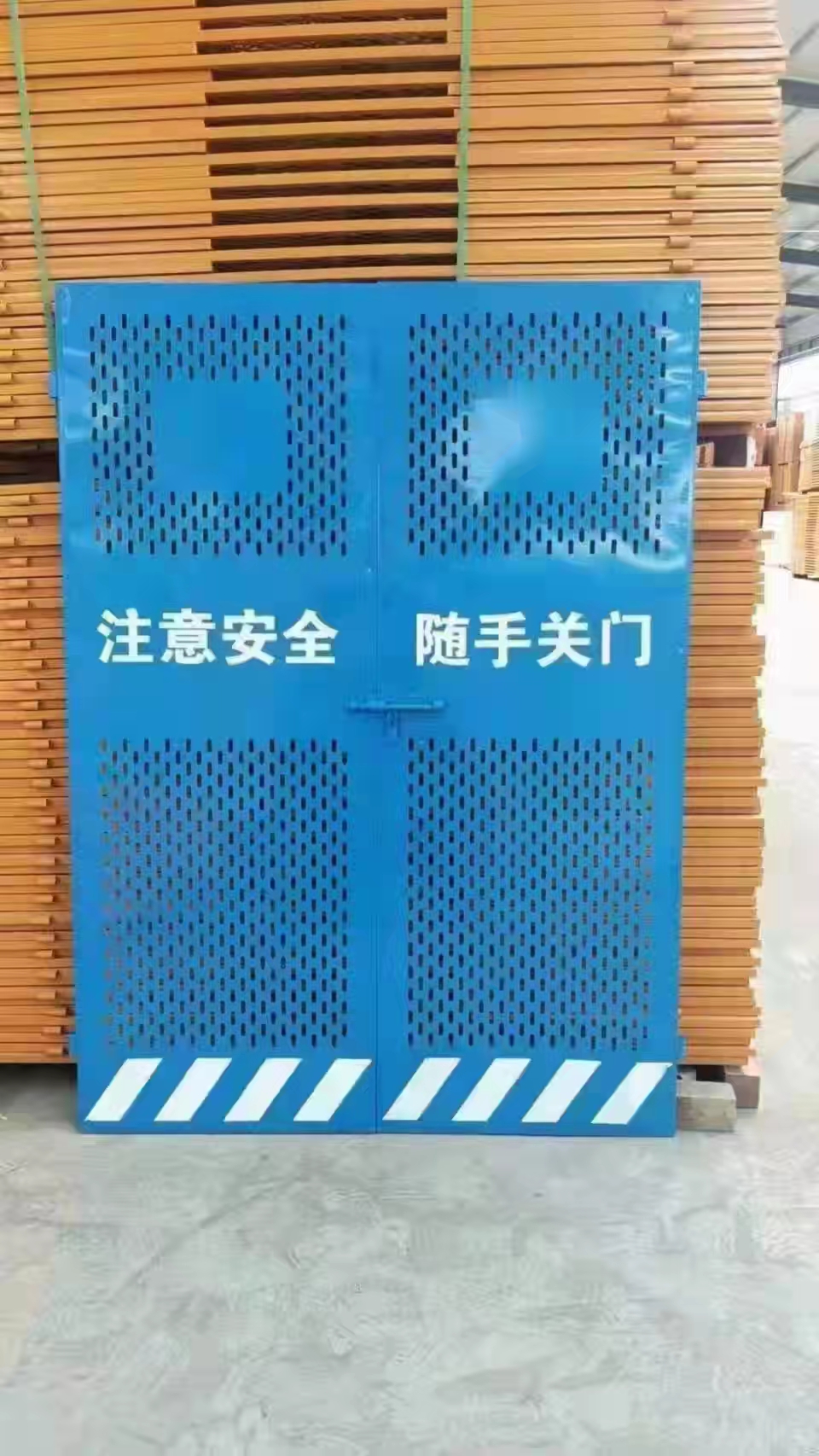 电梯防护门 